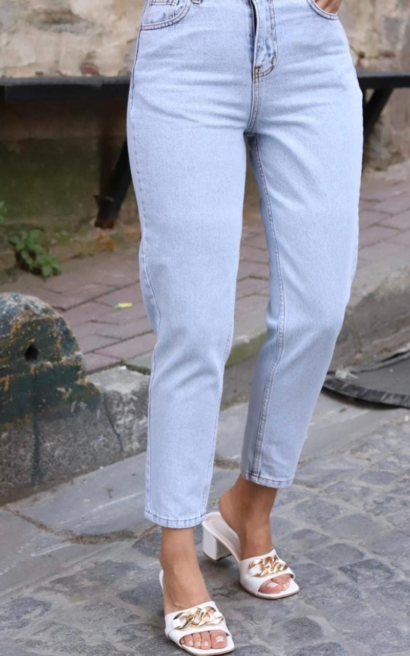 light denim pants